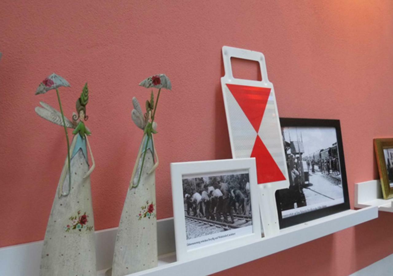 Bahnhof Droyssig - Uebernachten Im Denkmal Eksteriør billede